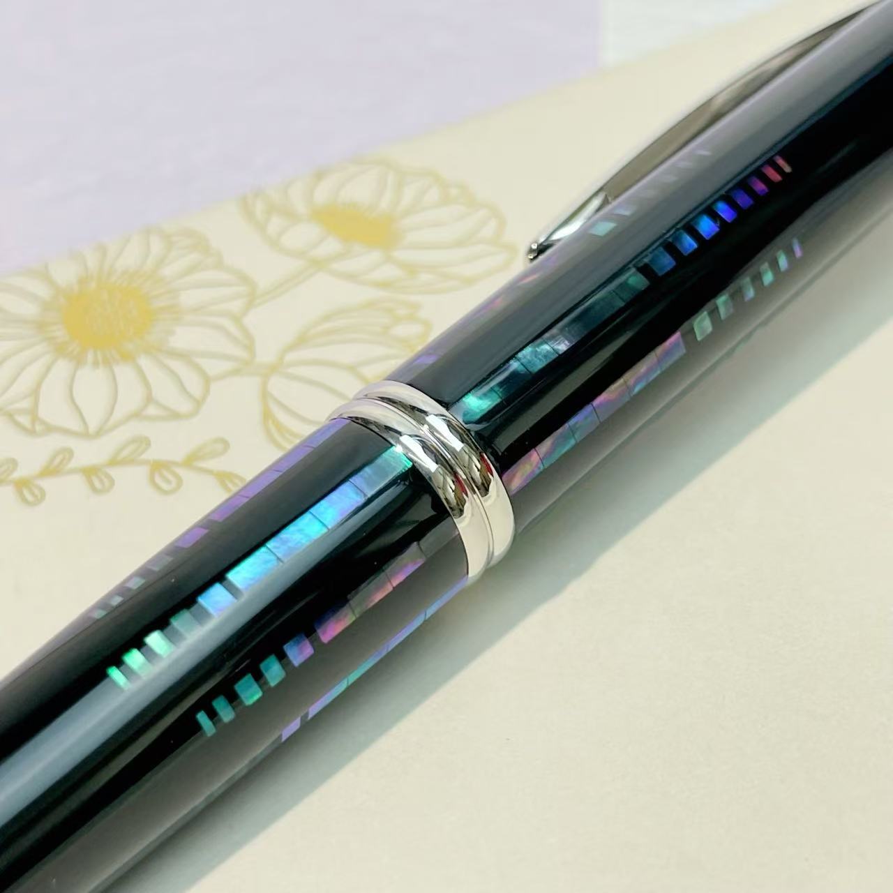 PILOT キャップレス 螺鈿(らでん) 水面 逆輸入品