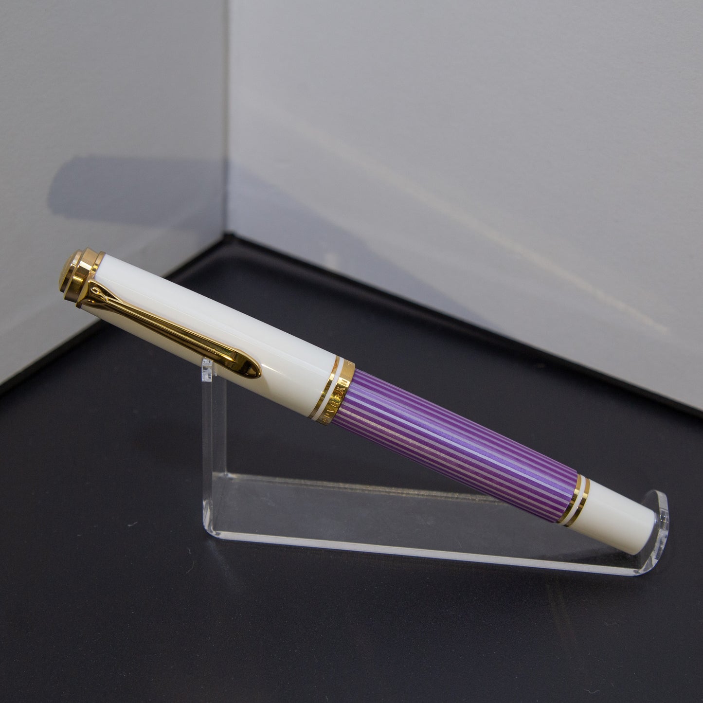 Pelikan　ペリカン　万年筆　特別生産品　スーベレーン600　イオレット/ホワイト　M600